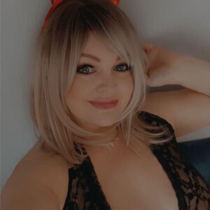 LucieLowe live cam video preview